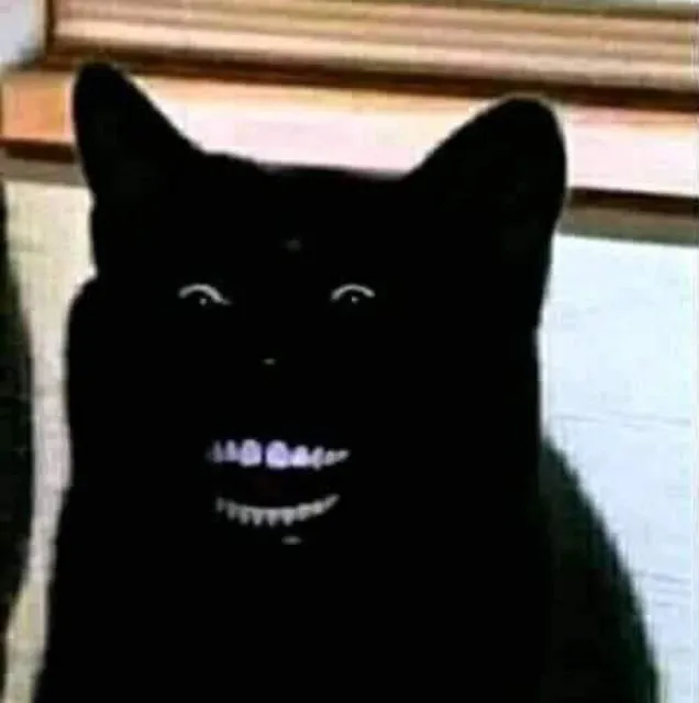 23 Gương mặt mèo đenthui cười lòi răng, cực kỳ hài hước.